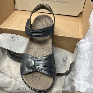Taos Escape Pewter Sandals